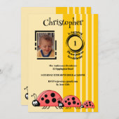 1回目の誕生日にフォトレディーバグ赤い黄色を追加 招待状 (正面/裏面)