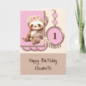 1回目の誕生日に名前かわいいナマケモノのピンクの茶色を追加 カード (正面)