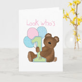 1回目の誕生日のピンクのTシャツと贈り物 カード (黄色い花)