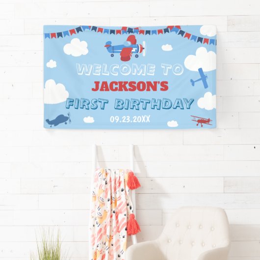 1回目の誕生日を迎える飛行機1年がバック 横断幕 (インサイチュ)