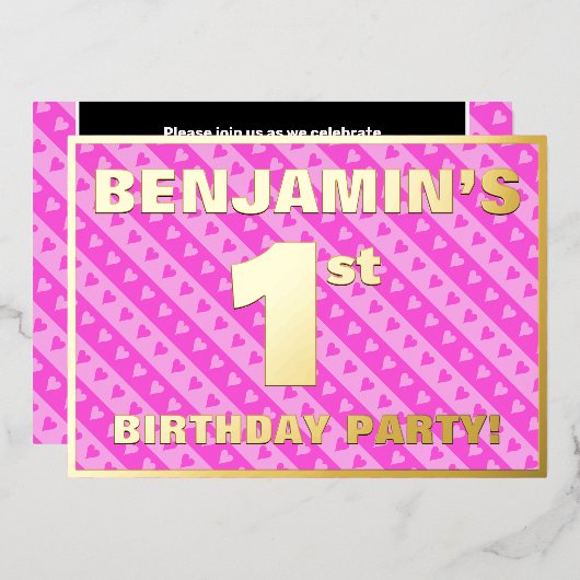 1回目の誕生日パーティー—おもしろいピンクのハートとストライプ 箔招待状 (正面/裏面)