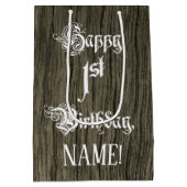 1回目の誕生日： ファンシー, フェイク Wood Look +名前をカスタムする ミディアムペーパーバッグ (裏面)