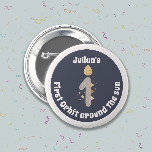 1回目の誕生日 – 太陽ののまわりに最初の軌道 缶バッジ