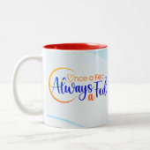 1回食べ物を与え必ず食べ物を与えA ツートーンマグカップ (左)