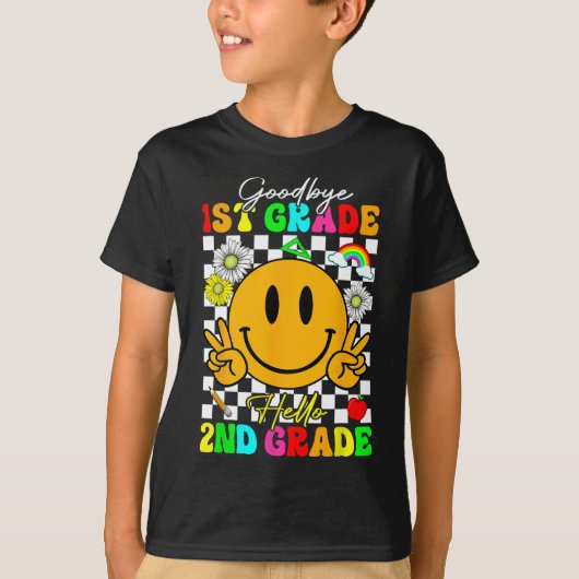 1年生おめでとう 2年生ようそ Tシャツ (正面)