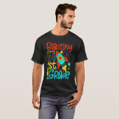 1年生から学校に向かって爆破する Tシャツ (正面フル)