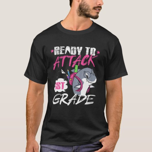 1年生かわいいサメを攻撃する準備ができている子供たち Tシャツ (正面)