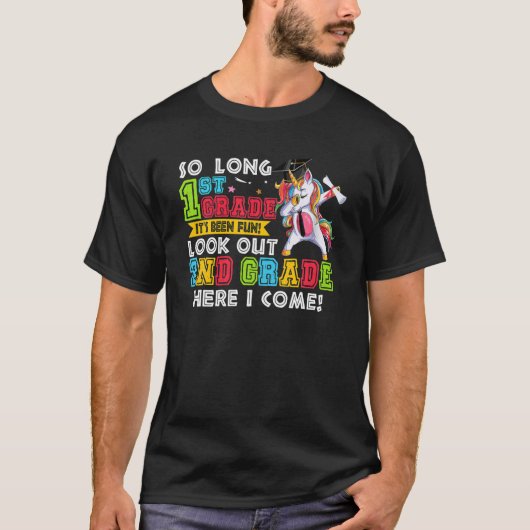 1年生が長いのでおもしろい2年生だ Tシャツ (正面)