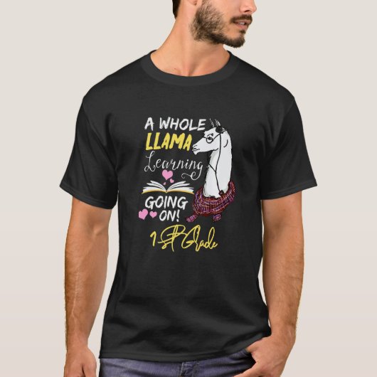1年生で起こっているラマ学習の大騒ぎ Tシャツ (正面)