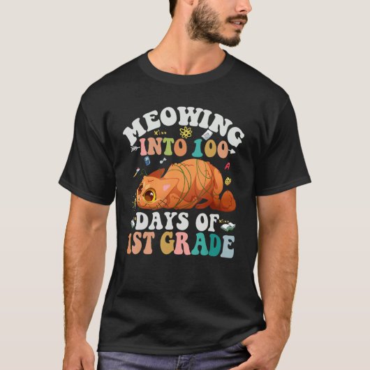 1年生のおたく猫の100日にニャー Tシャツ (正面)