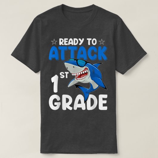 1年生のサメ1年生のティーシュを攻撃する準備完了 Tシャツ (デザイン正面)