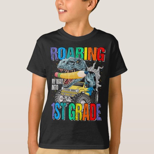 1年生のモンスタートラックに向かって轟音を立てて Tシャツ (正面)