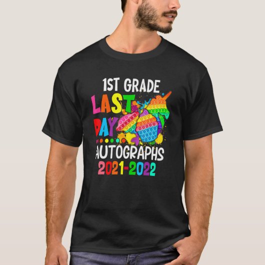 1年生の子供と先生の最終日の自動グラフ Tシャツ (正面)