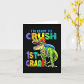 1年生の恐竜の子供をTに押し戻す準備ができている カード (黄色い花)