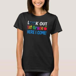 1年生の男の子女の子ここで1年生を見てI Com Tシャツ