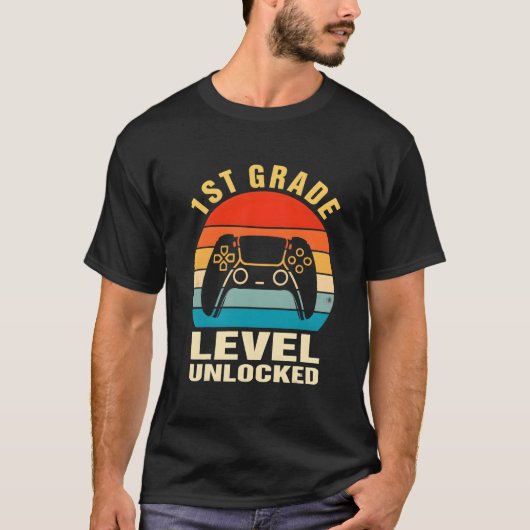 1年生レベルアンロック ゲーマーの小学校の初日 Tシャツ (正面)