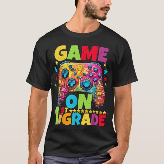 1年生レベル解放済みゲーマー ピクセル バック Tシャツ (正面)