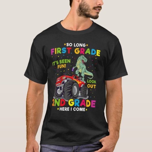 1年生2年生から卒業来ます Tシャツ (正面)
