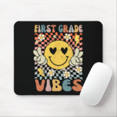 1年生Vibes 1年生レトロ先生1日目 マウスパッド (マウス)