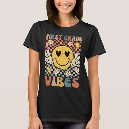 1年生Vibes 1年生レトロ先生1日目 Tシャツ (正面)