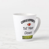 1年目のサッカー少年の誕生日 カフェラテマグ (右アングル)