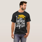 1度卒業2025おもしろい年より暑い Tシャツ (正面フル)