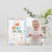 1才の誕生日パーティーの写真: おかしいガチョウ 招待状 (スタンド正面)