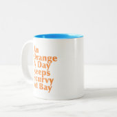 1日のオレンジ保色の湾の壊血病 ツートーンマグカップ (正面左)