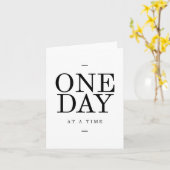 1日の引用文のインスパイア白い黒の贈り物 カード (黄色い花)