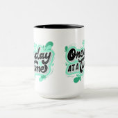 1日の時間ティール(緑がかった色)スプラッシュ15ozマグカップ マグカップ (中央)