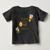 1日の最初の蜂に甘いベビーボディスーツ ベビーTシャツ (正面)