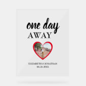 1日の遠くにハート写真リハーサルディナー アクリルサイン (正面)