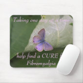 1日を取っている紫色の蝶は一度に…救済します マウスパッド (マウス)