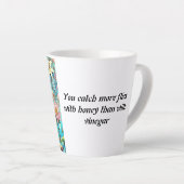 1日を明るくする愛のカップ カフェラテマグ (右アングル)