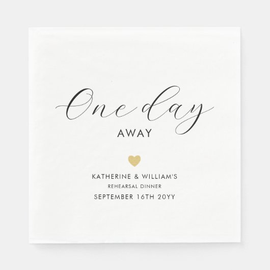 1日エレガントの金ゴールド遠くにハートリハーサルディナー スタンダードランチョンナプキン (正面)