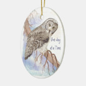 1日カスタムに一度に日付が付いたの水色フクロウ セラミックオーナメント (左)