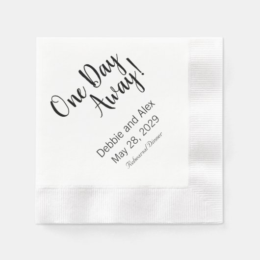 1日リハーサル遠くにディナーナプキンスパーソナライズされた 縁ありカクテルナプキン (正面)