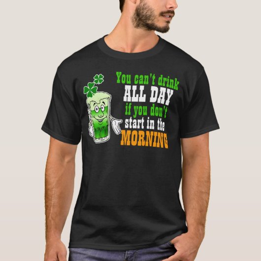1日中傾斜した飲み物、おもしろいなアイルランド語 Tシャツ (正面)
