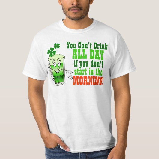 1日中傾斜した飲み物、おもしろいなアイルランド語 Tシャツ (正面)