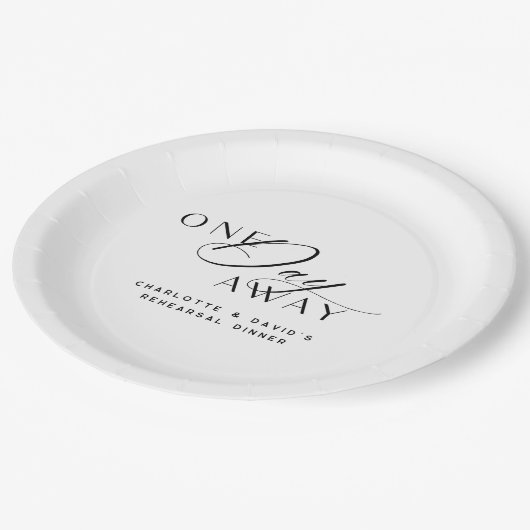 1日遠くにリハーサルエレガントディナー ペーパープレート (アングル)