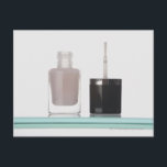 1本のマニキュアのクローズアップ ポストカード<br><div class="desc">1本のマニキュアのクローズアップ。 版権: Glowimages</div>