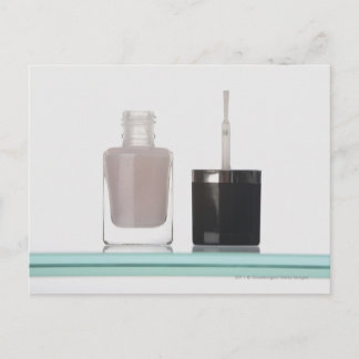 1本のマニキュアのクローズアップ ポストカード