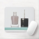 1本のマニキュアのクローズアップ マウスパッド (マウス)