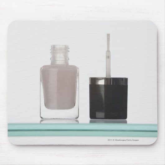 1本のマニキュアのクローズアップ マウスパッド (正面)