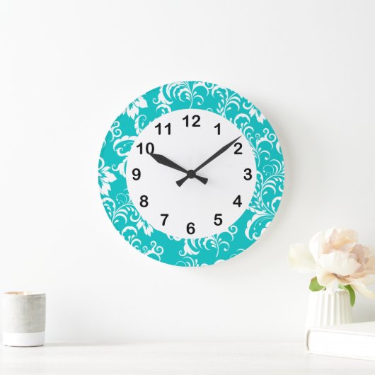 1柱時計のティール（緑がかった色）の青く白いダマスク織の花柄 ラージ壁時計 (ホーム)
