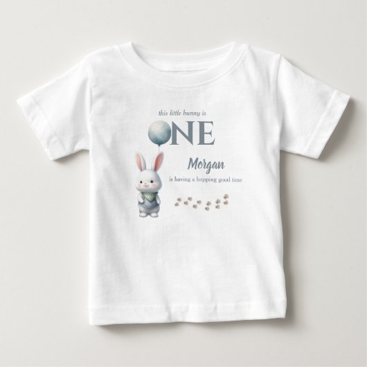 1歳のブルーボーイの誕生日 ウサギ ベビーTシャツ (正面)