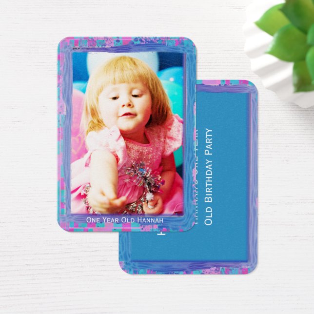 1歳の女の子の誕生日フォトカード (デスク)