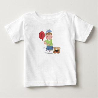 1歳の少年と彼の犬 ベビーTシャツ