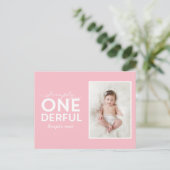 1歳の誕生日おめでとう！シンプルでワンダフル、カラフルなタイポグラフィー ポストカード (スタンド正面)