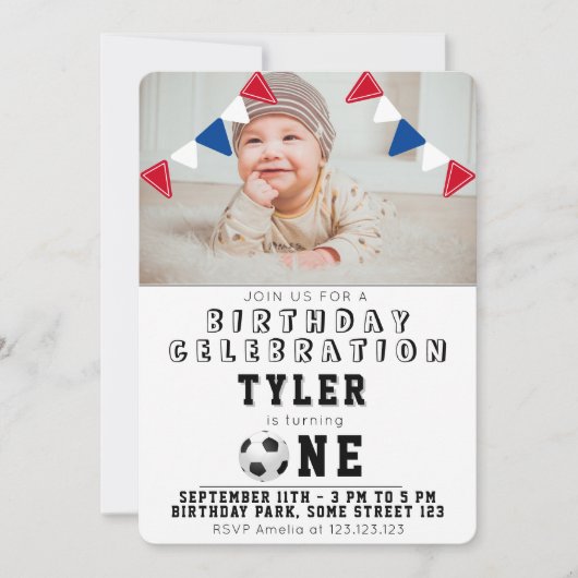 1歳の誕生日かわいいサッカーサッカーの子供たち写真 招待状 (正面)